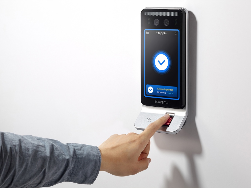 Facial + Huella SUPREMA - Fusion Face+Fingerprint Recognition(Multimodal), Dual RFID(125kHz EM & 13.56Mhz
MIFARE, MIFARE Plus, DESFire EV1/EV2, FeliCa, NFC, BLE)