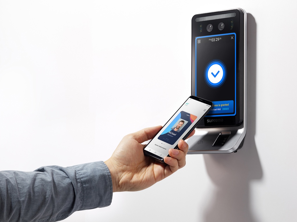 Facial + Huella SUPREMA - Fusion Face+Fingerprint Recognition(Multimodal), Dual RFID(125kHz EM & 13.56Mhz
MIFARE, MIFARE Plus, DESFire EV1/EV2, FeliCa, NFC, BLE)